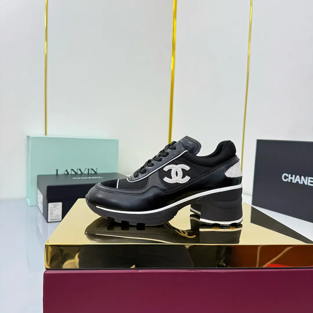 👟👟Ex-factory price 660👟👟 Chanel casual small leather shoes ~ original calfskin panda shoes Chanel 25C latest hot style panda black and white sports shoes casual sneakers small fragrance hot item classic black and white panda color coco girls must pay for it Fabric: original customized first-layer cowhide Inner: original imported breathable mesh lining Outsole: Original molded rubber + TPU combination Size: Women's 35-41
